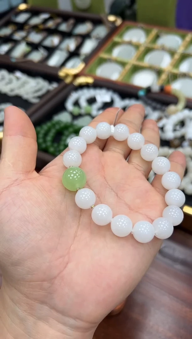 颈饰未镶嵌和田玉野牛沟手串