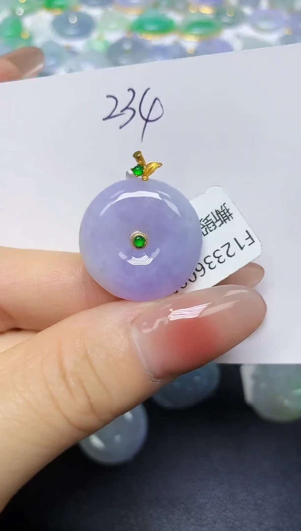 翡翠18K金镶嵌颈饰 天然缅甸翡翠A货