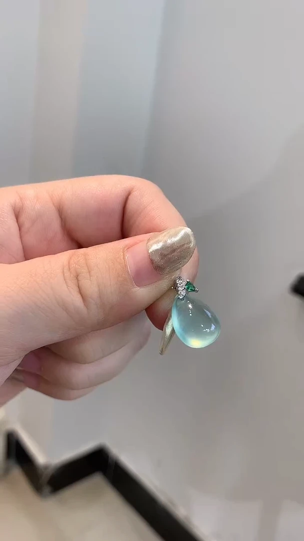 未镶嵌蛇纹石玉颈饰水滴不带链子