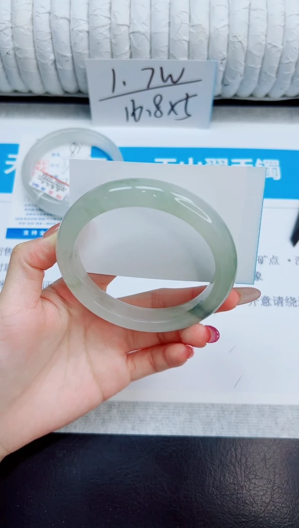 未镶嵌手镯石英质玉83/63.8