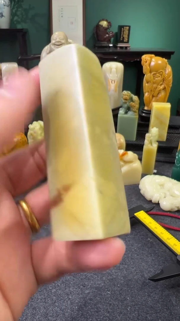 【闪购商品】青田石菜花黄素章