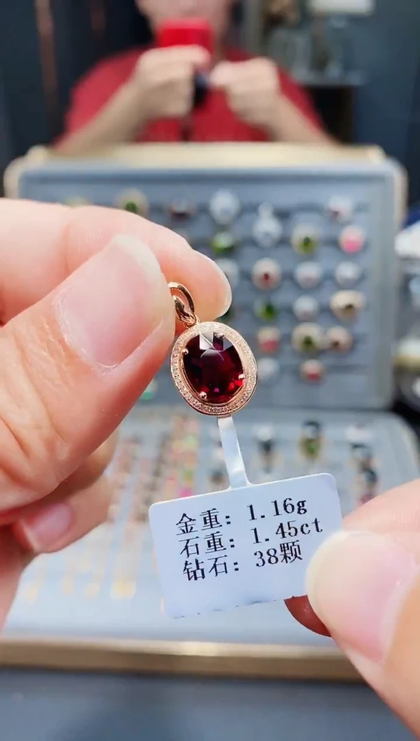 颈饰18K金镶嵌碧玺1.45.