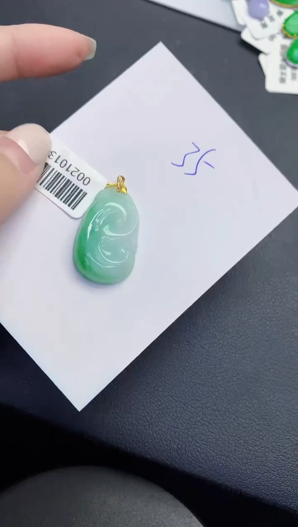 颈饰18K金镶嵌翡翠缅甸天然翡翠A货