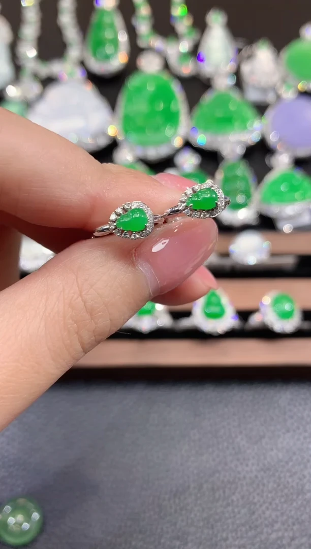 18K金镶嵌翡翠耳饰D1