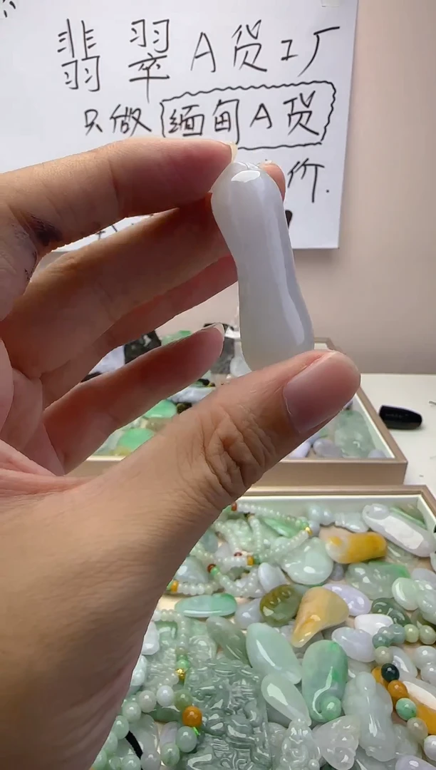 颈饰未镶嵌翡翠翡翠