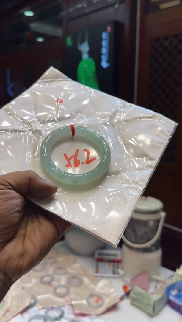未镶嵌手镯翡翠手镯