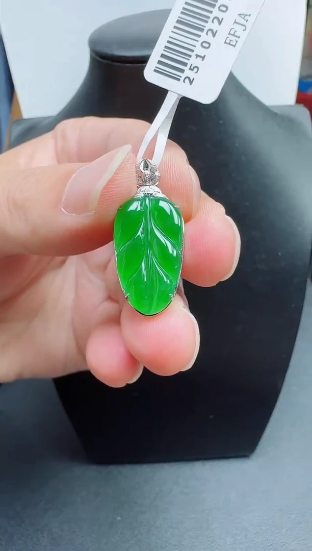 颈饰18K金镶嵌翡翠寄售回流，不退不换