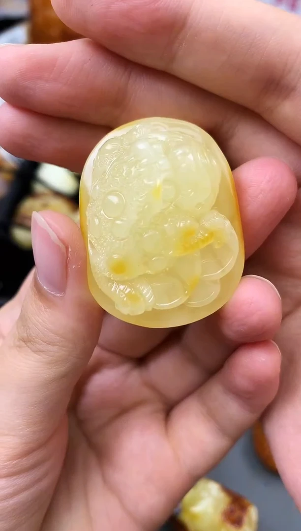 未镶嵌琥珀珠宝奇石183