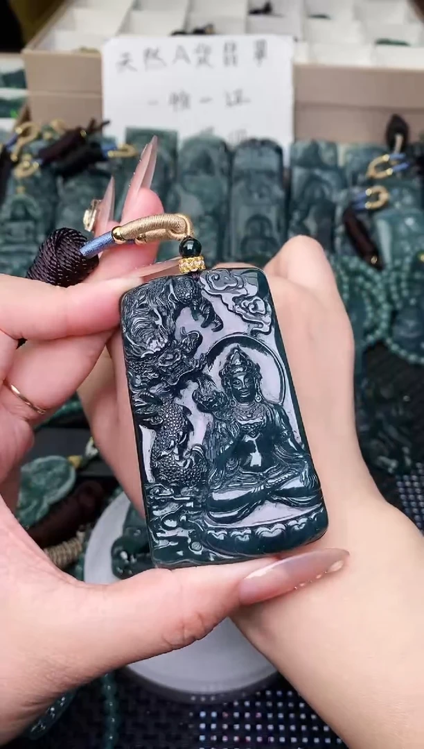 颈饰未镶嵌翡翠