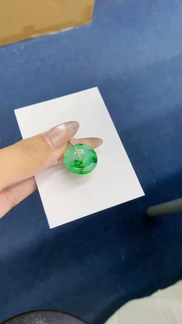 颈饰18K金镶嵌翡翠1