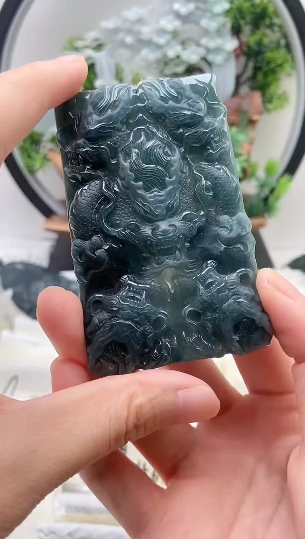 翡翠未镶嵌颈饰龙牌