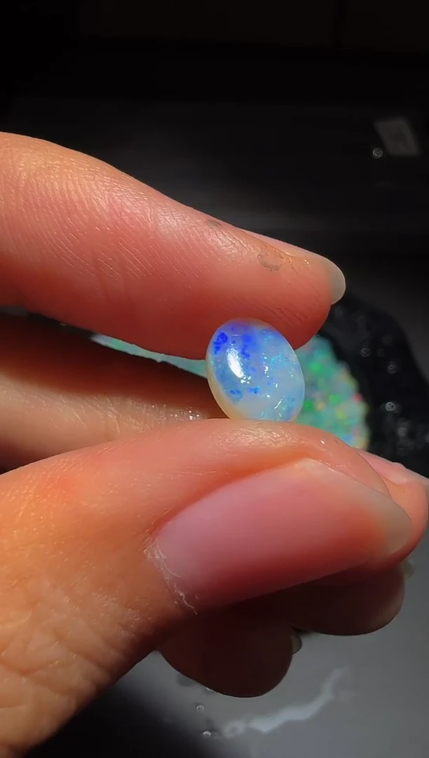 未镶嵌欧泊宝石<苏苏特选>  澳宝   6*8  mm