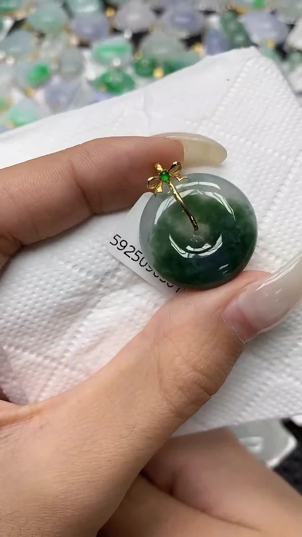 颈饰18K金镶嵌翡翠11111111111