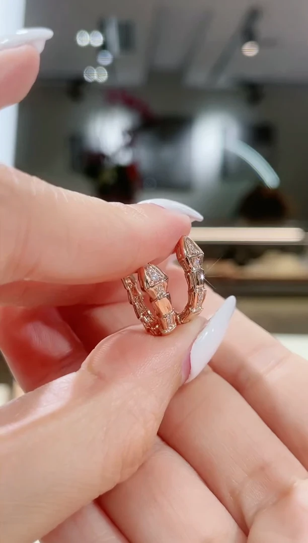 【闪购商品】钻石耳饰18K金镶嵌耳钉