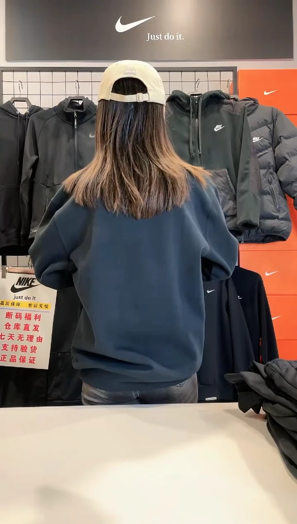 6935 黑色飞人卫衣M 110-130斤 不退换