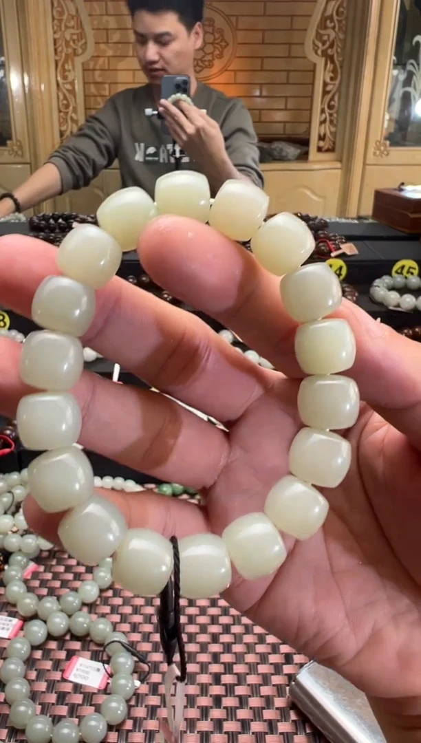 【闪购商品】和田玉手串未镶嵌且末料青白玉珠直切卡11*12手串