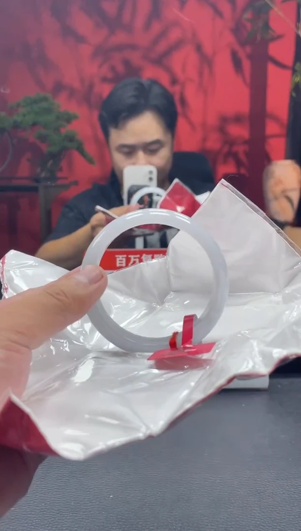 翡翠手镯未镶嵌123