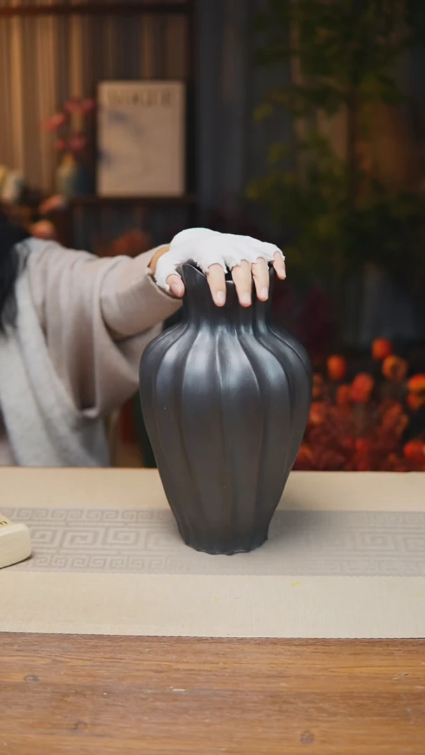 异形花器黑色高南瓜