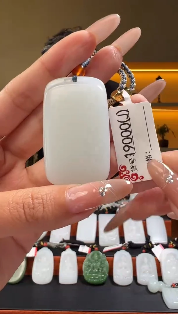 颈饰未镶嵌和田玉1J