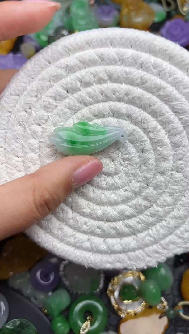 颈饰未镶嵌翡翠缅甸翡翠吊坠