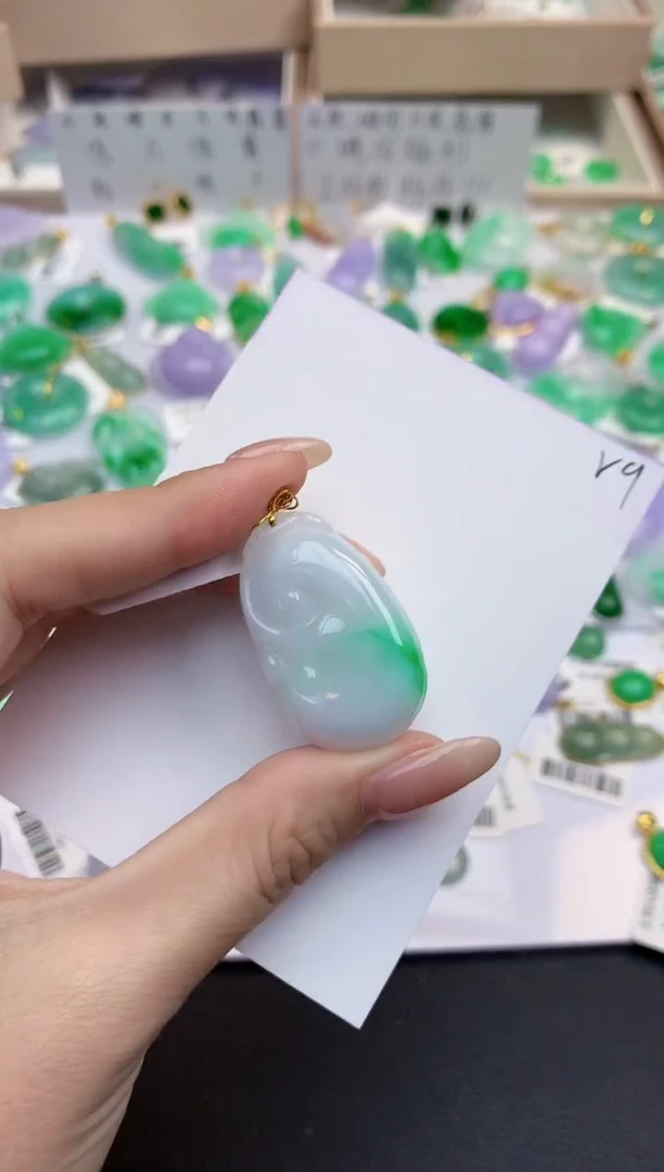 颈饰18K金镶嵌翡翠天然缅甸A货翡翠