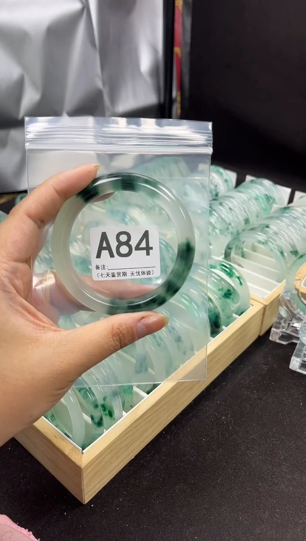 【闪购商品】石英岩玉手镯未镶嵌A84