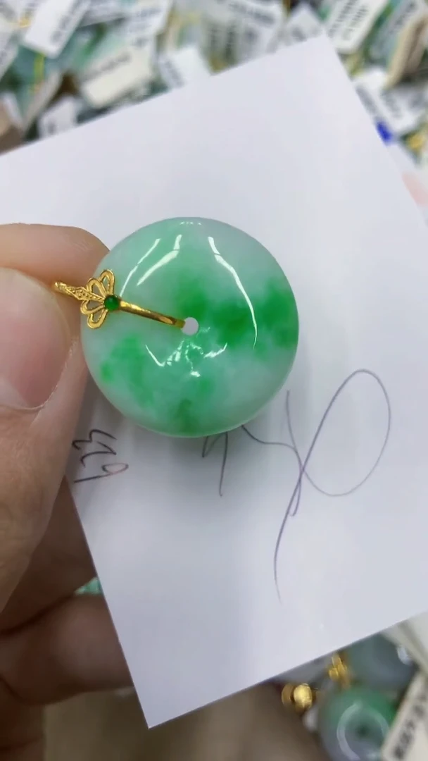 颈饰18K金镶嵌翡翠1111111111