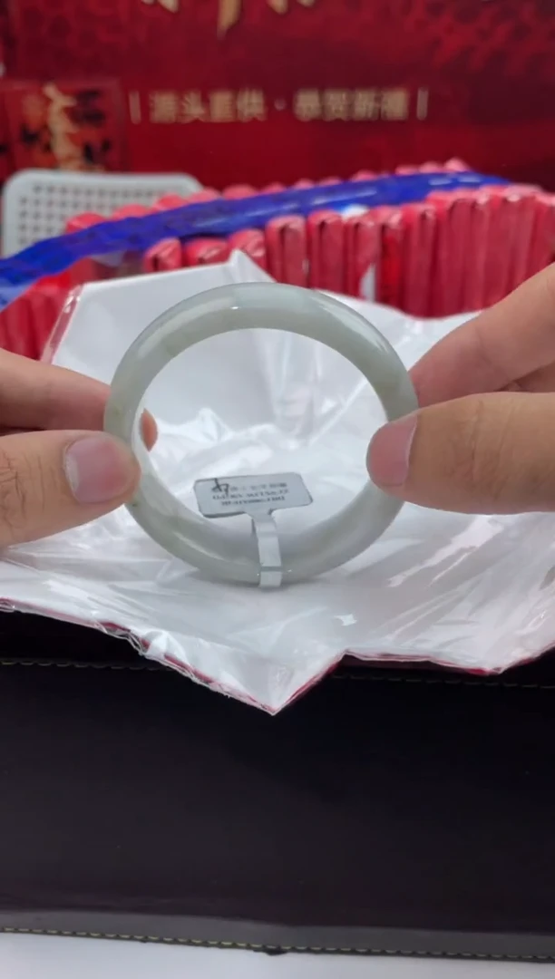 【闪购商品】翡翠手镯未镶嵌10翡翠手镯（微瑕）