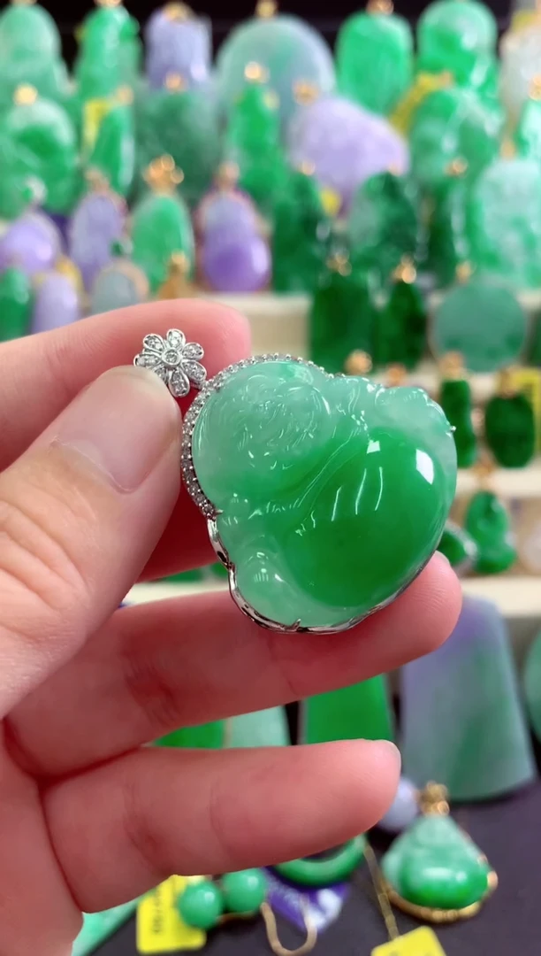 颈饰18K金镶嵌翡翠挂件