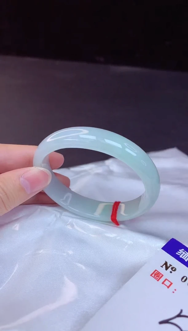 【闪购商品】翡翠手镯未镶嵌55+贵妃