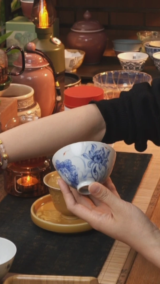 【闪购商品】造繁质器青花手绘荷花鸡心杯90ml