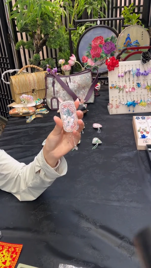 织绣流**栀非遗手工苏绣饰品