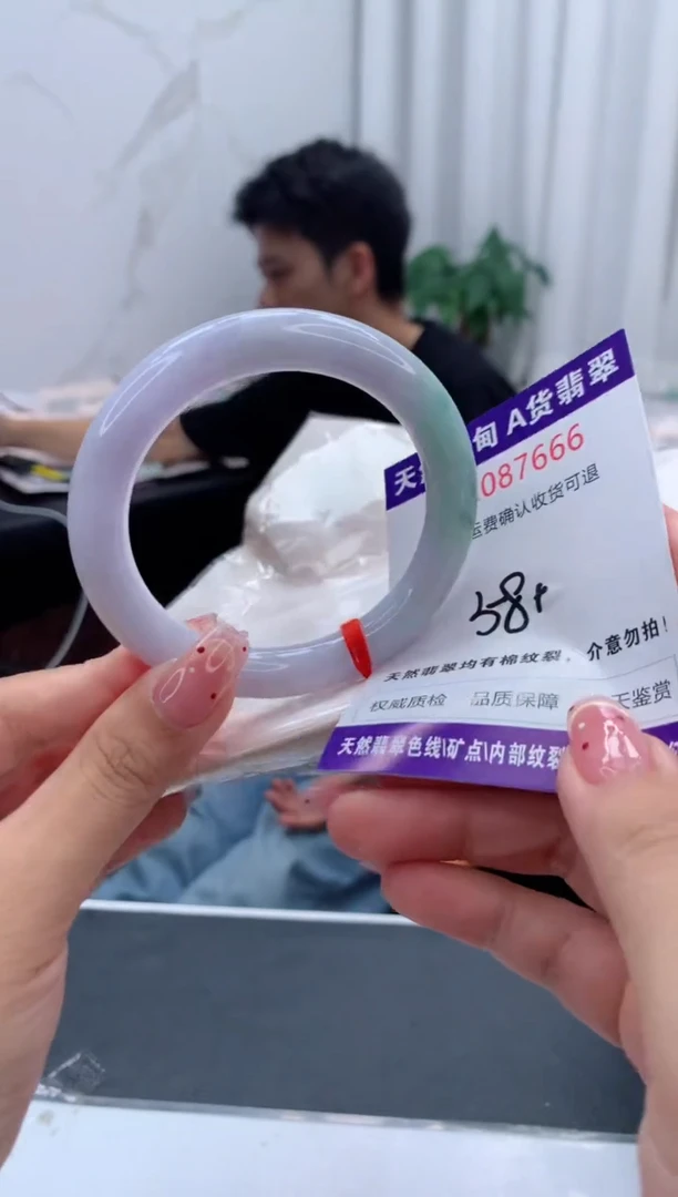 未镶嵌手镯翡翠有纹，完美者勿拍