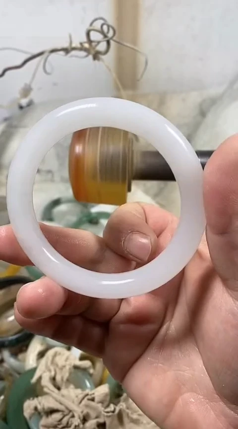 【闪购商品】石英质玉手镯未镶嵌93