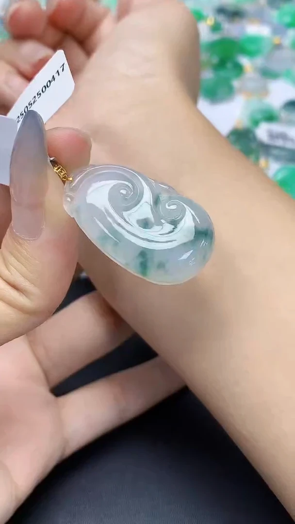 翡翠18K金镶嵌颈饰天然缅甸a货翡翠