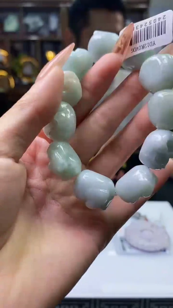 翡翠未镶嵌颈饰5124