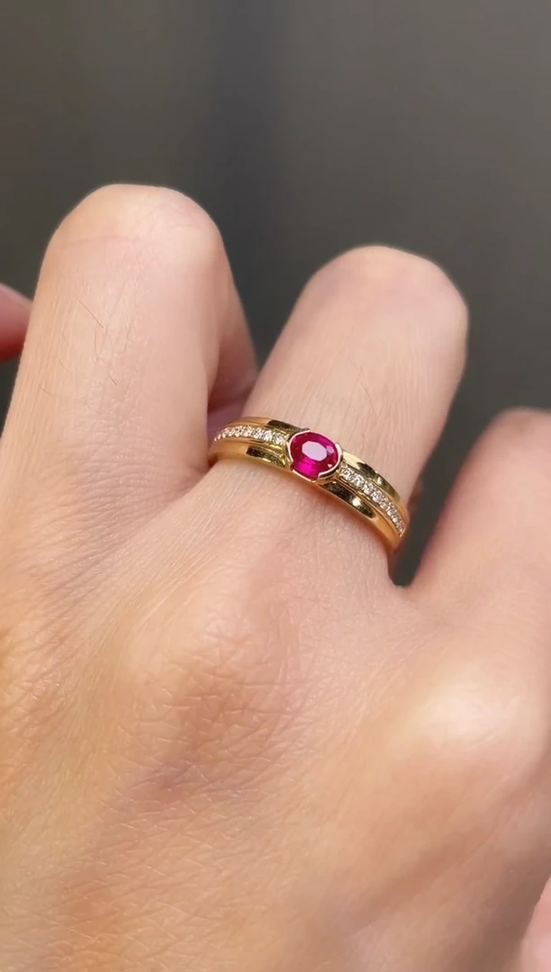 18K金镶嵌戒指红宝石缅甸主石：0.32ct