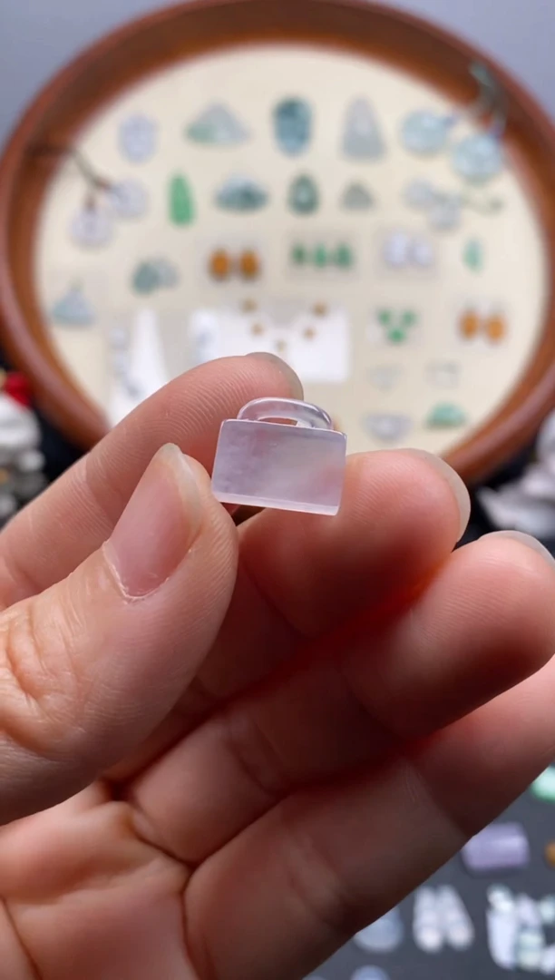 颈饰未镶嵌翡翠冰锁/芬