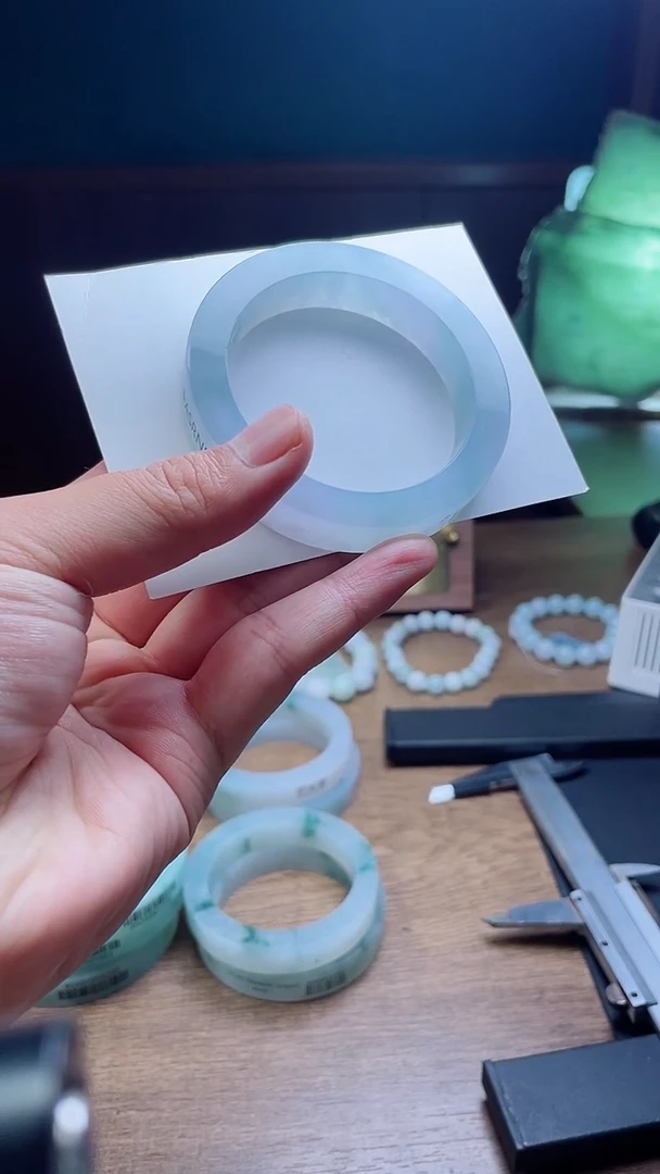 未镶嵌手镯定制翡翠?****子定制