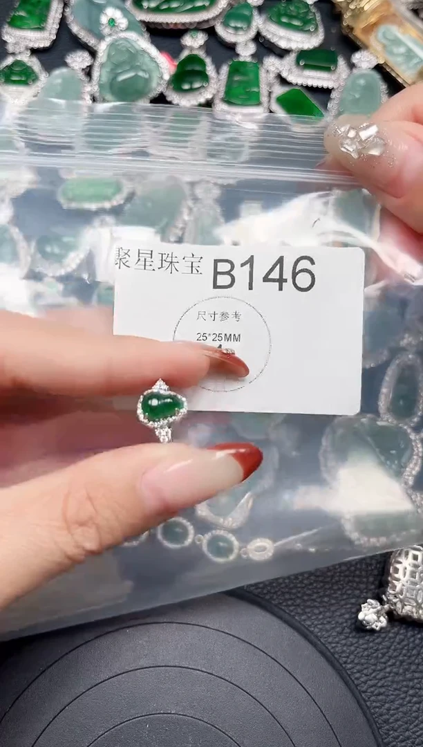 【闪购商品】翡翠颈饰未镶嵌赠皮绳146