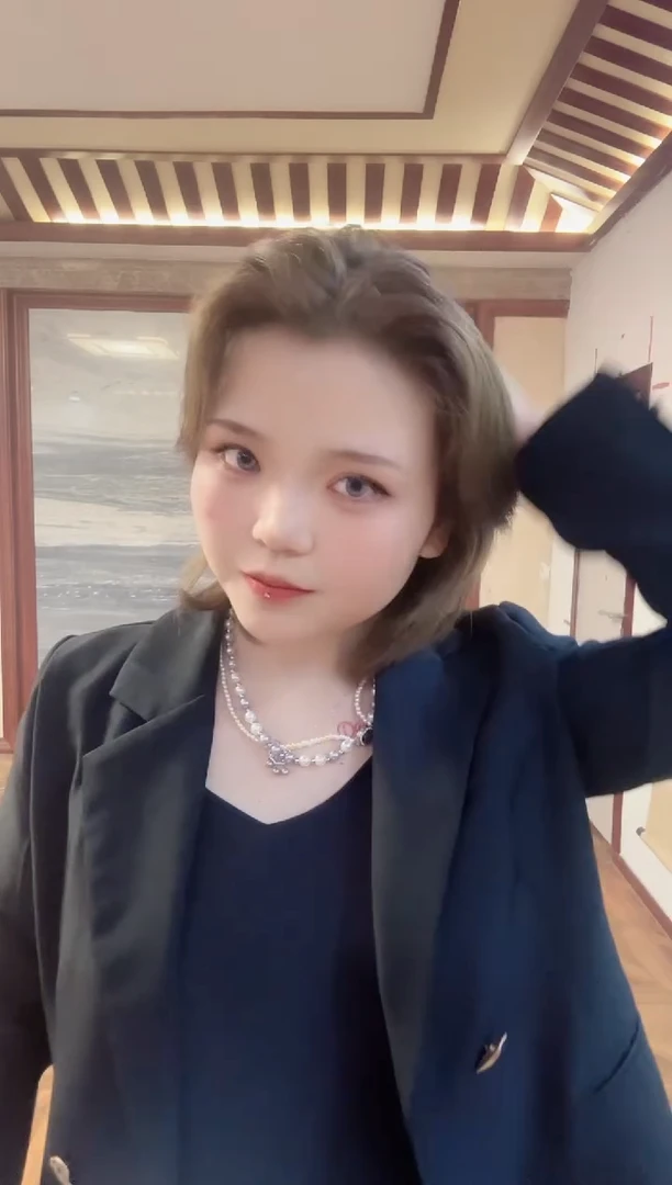 崔          鸿运当头