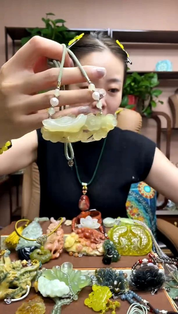 未镶嵌岫玉吊坠·
