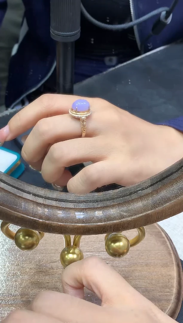 18K金镶嵌挂件翡翠戒指