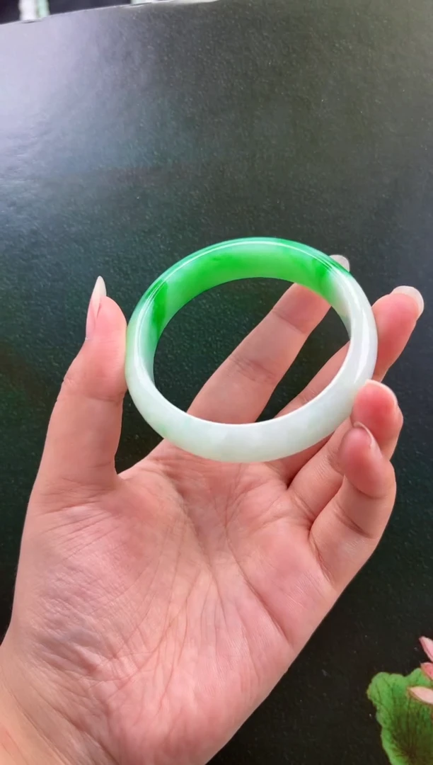 未镶嵌手镯翡翠手镯
