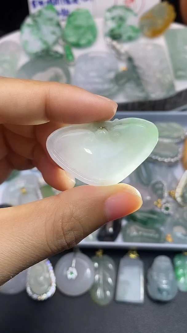 颈饰未镶嵌翡翠吊坠