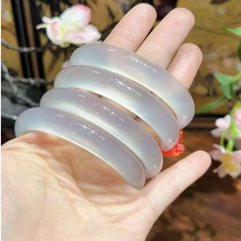 高品质玛瑙冰透马料白冰玛瑙香槟宝石光感正圈手镯多样性发一天然