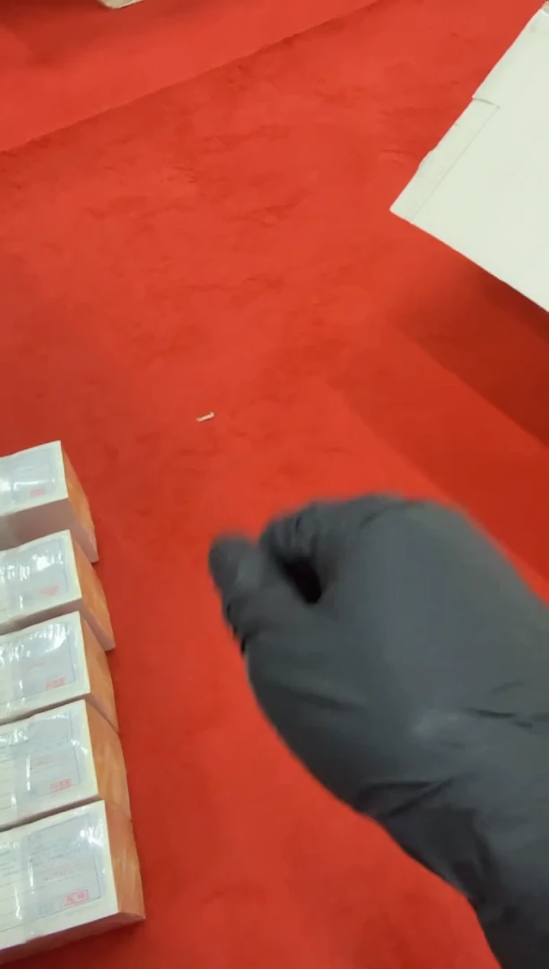 年份头整刀百张连号 5刀 银行保真鉴定