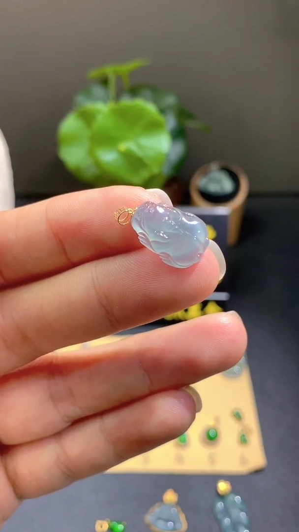 颈饰18K金镶嵌翡翠翡翠A货