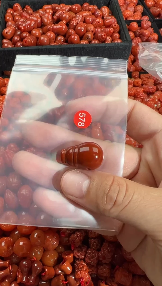 南红玛瑙未镶嵌颈饰1