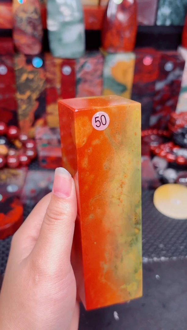 玉桂林鸡血玉印章摆件50